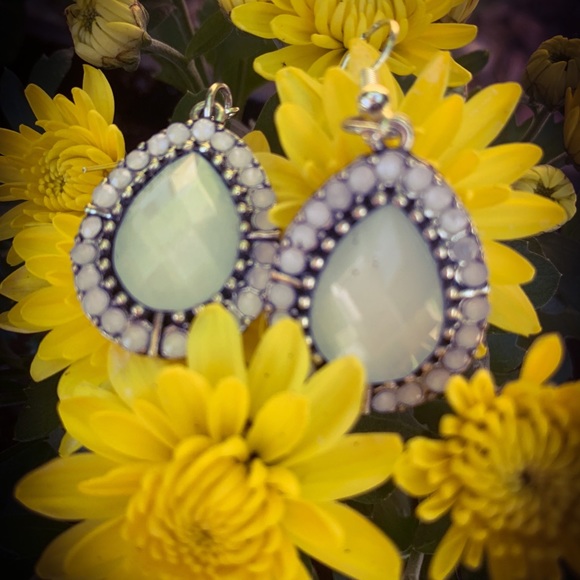 Vintage Elegant Harriet Stone Tear Drop Earrings - Picture 2 of 7